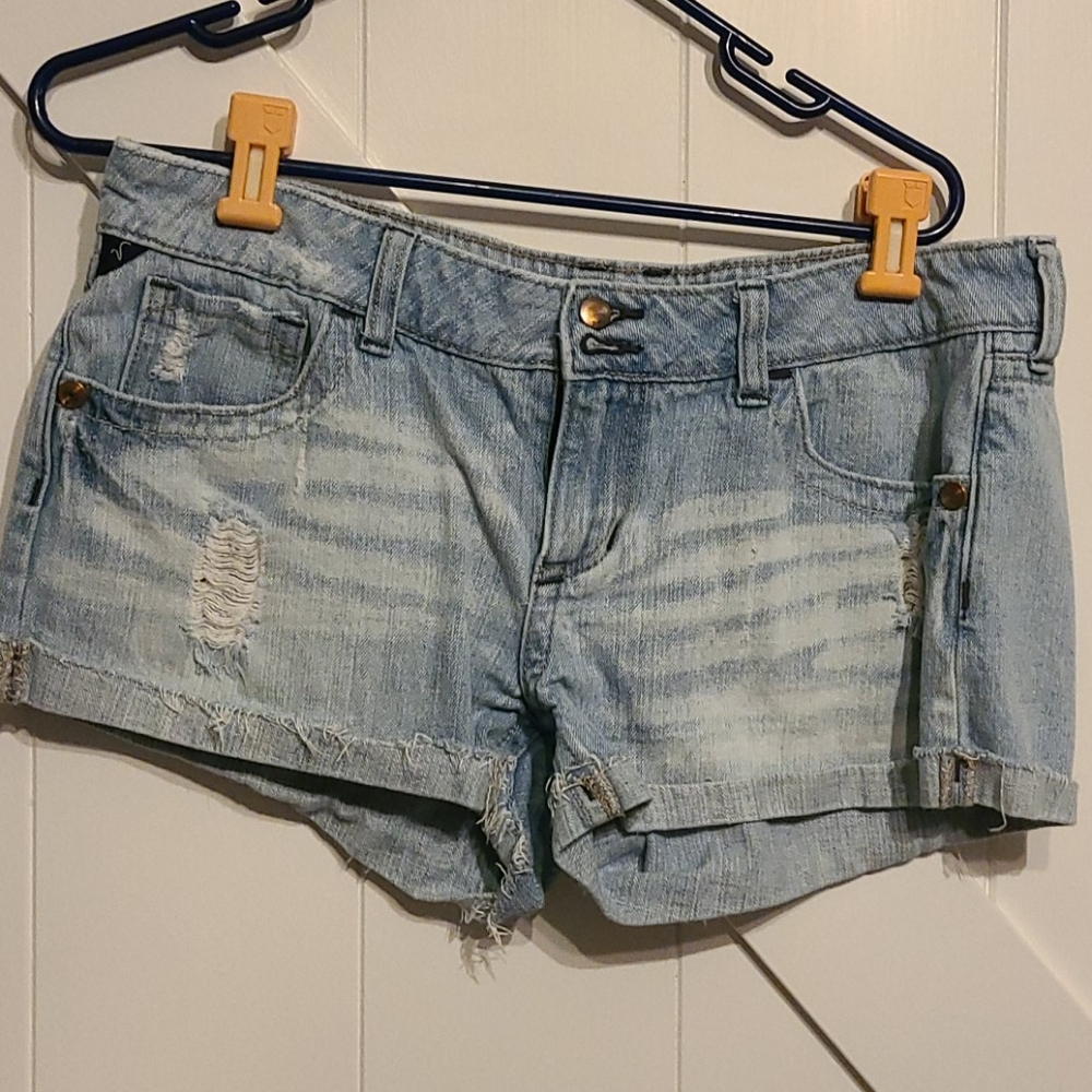 Ripped short shorts